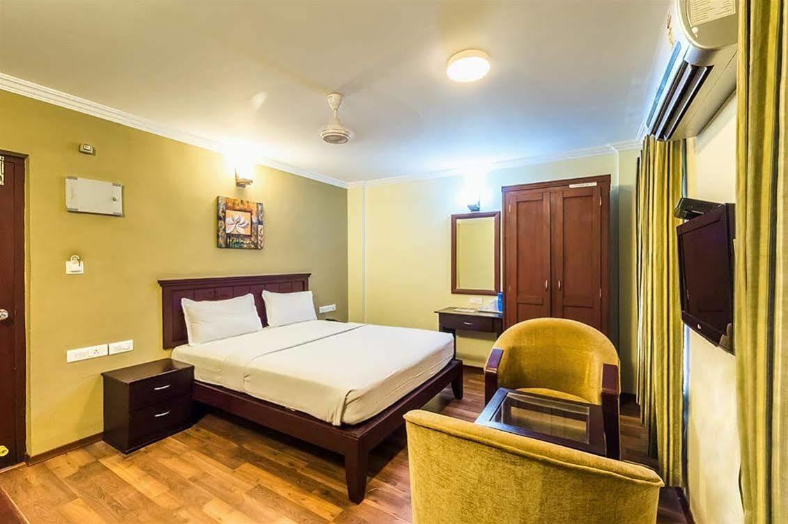 Century Grand Hotel Mananthavady Exterior foto