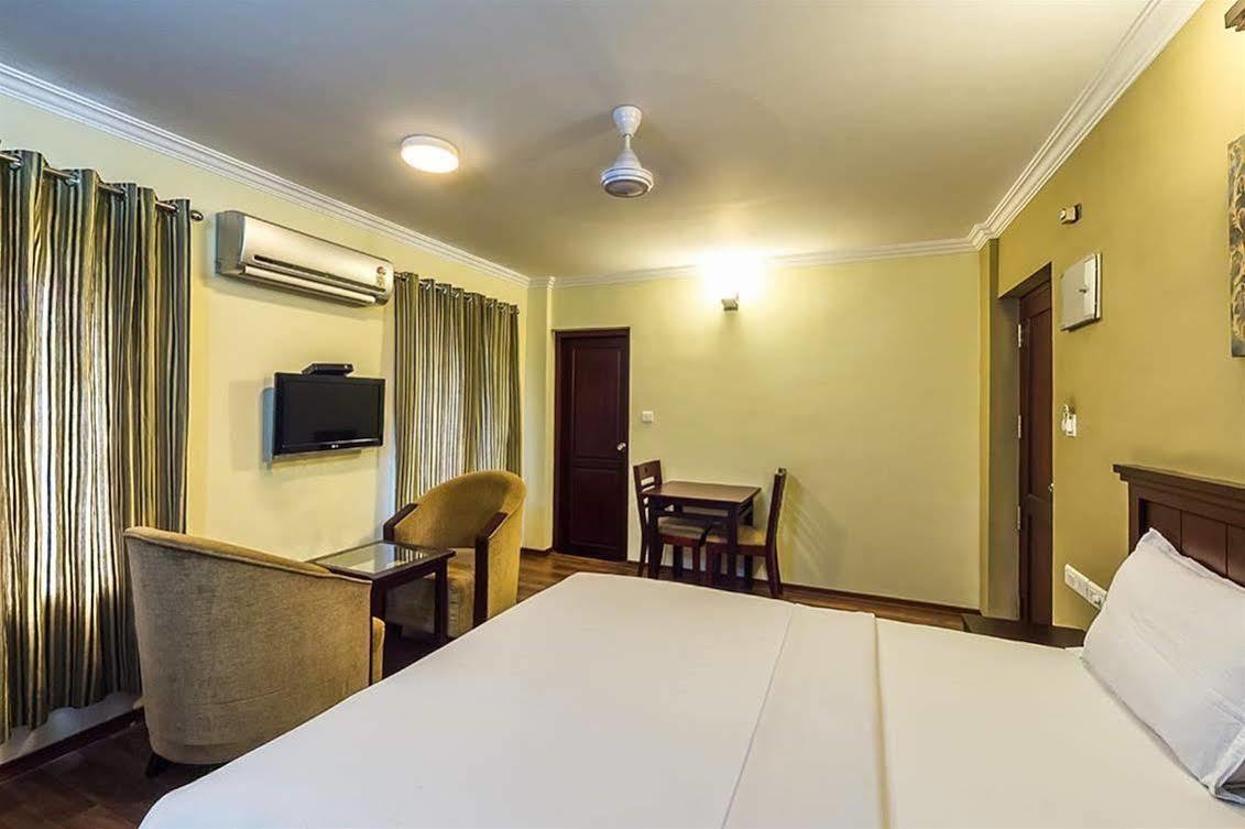 Century Grand Hotel Mananthavady Exterior foto