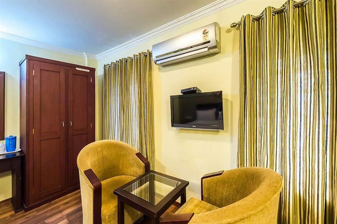 Century Grand Hotel Mananthavady Exterior foto
