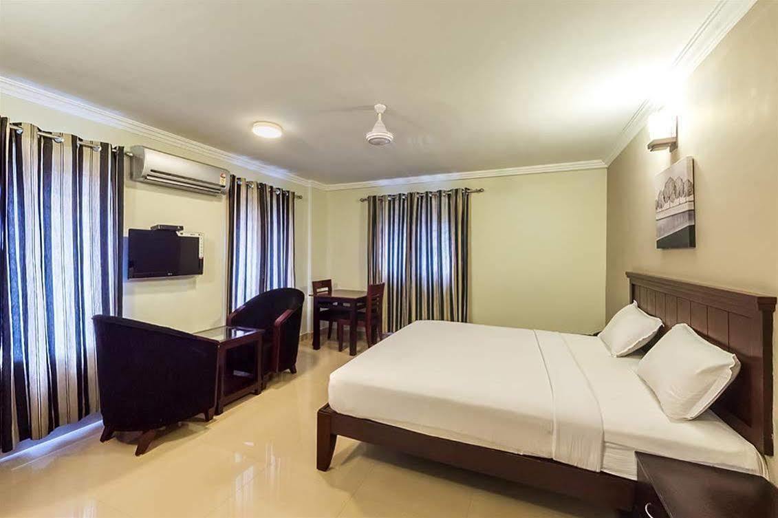 Century Grand Hotel Mananthavady Exterior foto